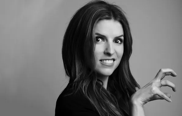 Взгляд, портрет, актриса, черно-белое, красотка, Anna Kendrick, Анна Кендрик, дурачится