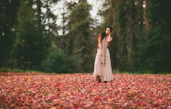 Картинка осень, листья, девушка, Pilar Alexandria