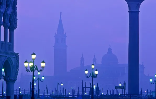 Картинка туман, вечер, фонари, Италия, Венеция, дворец дожей, пьяцетта