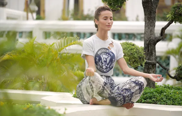 Hot girl, park, garden, outside, plants, t-shirt, posing, beautiful face