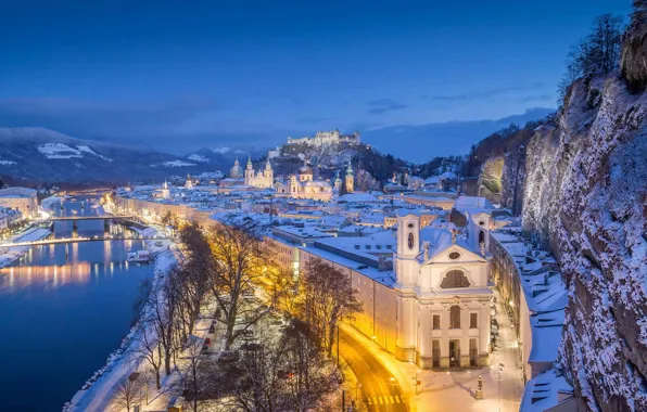 Картинка зима, огни, скала, река, замок, гора, дома, Австрия