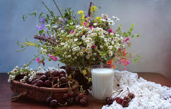 Картинка лето, вишня, стакан, букет, молоко, натюрморт, полевые цветы