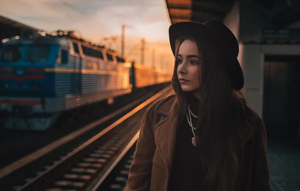 Вокзал, поезд, портрет, шляпа