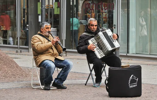 Музыка, люди, улица