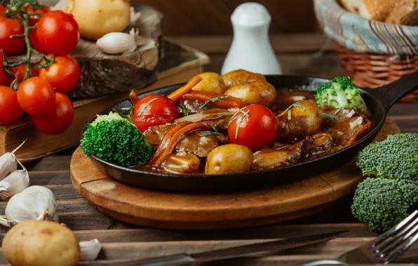 Мясо, овощи, помидоры, картошка, брокколи, картофель