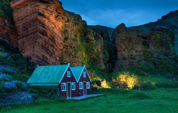 Картинка небо, огни, скала, вечер, домик, Исландия, Iceland