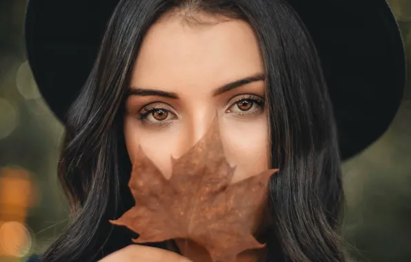 Картинка осень, глаза, взгляд, девушка, лист, настроение, Renato Abati