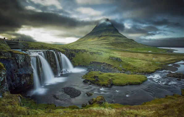 Картинка облака, река, гора, водопад, вулкан, Исландия, Kirkjufell