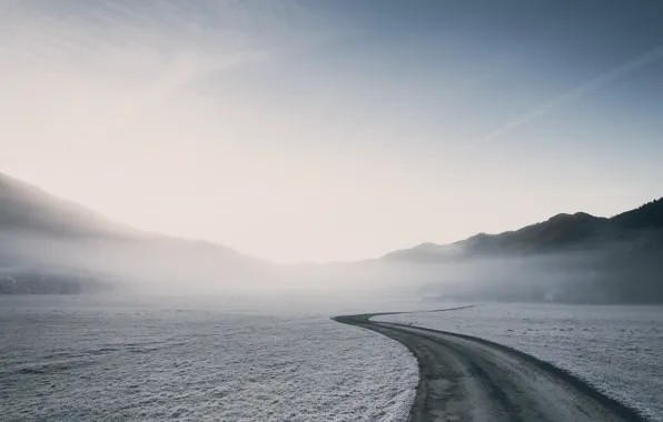 Дорога, снег, туман