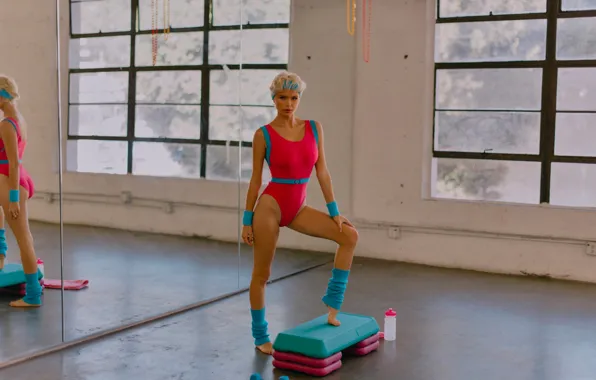 Short hair, model, exercise, blonde, mirror, gym, water bottle, Julia Logacheva