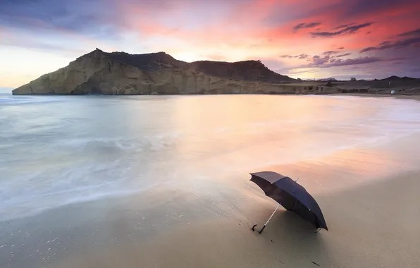 Море, берег, зонт