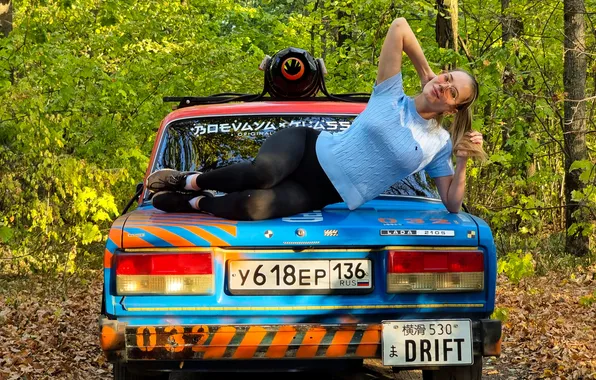 Девушка, милая, модель, Очки, блондинка, Обои, Кофта, красивая