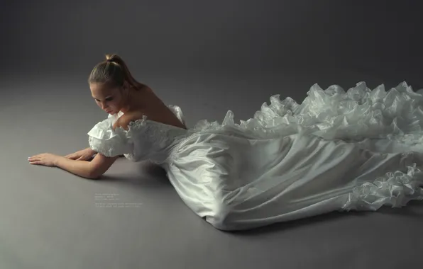 Волны, платье, блондинка, лежит, Невеста, автор Marcus J Ranum