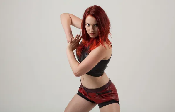 Картинка girl, shorts, beautiful, model, redhead, cute