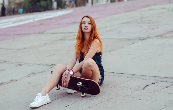 Картинка girl, black, shorts, jeans, redhead, t-shirt, slim