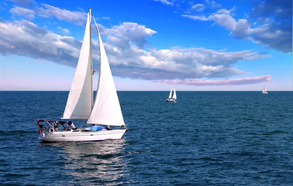 Море, небо, облака, паусники