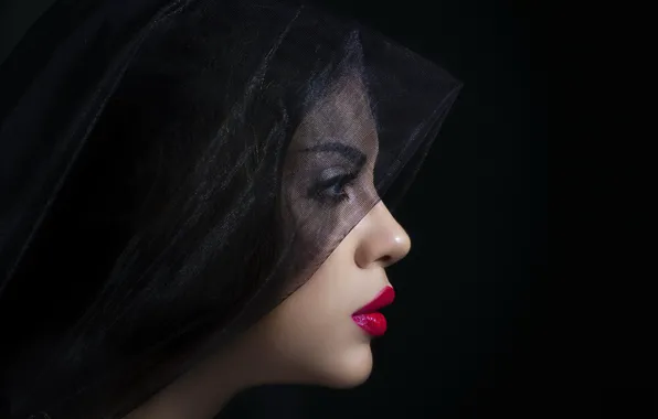 Lips, female, widow