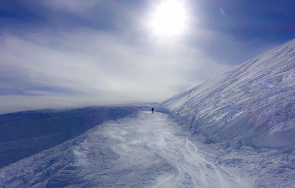 Картинка lost, winter, mountain, snow, man