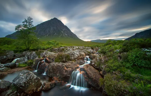 Картинка небо, деревья, река, камни, гора, водопад, Шотландия