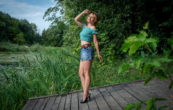Улыбка, блондинка, кепка, шпильки, ножки, юбочка, Victoria Borodinova