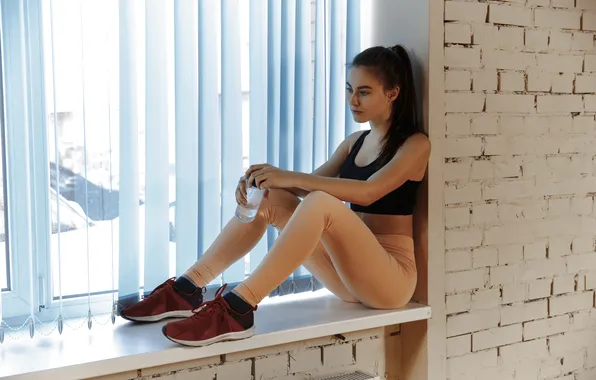 Картинка girl, model, cute, leggings, sneakers, tank top