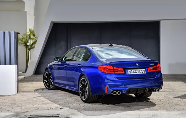 Картинка синий, стена, брусчатка, BMW, сзади, седан, BMW M5, 2017