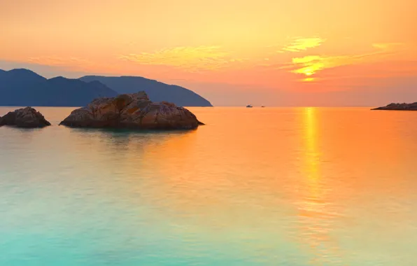 Картинка море, закат, горы, камни, даль