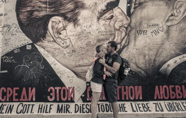 Любовь, стена, женщина, рисунок, поцелуй, мужчина, Леонид Брежнев, автографы