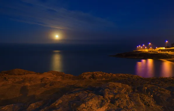 Картинка море, пляж, луна, спокойствие, Ночь, фонари, лунная дорожка