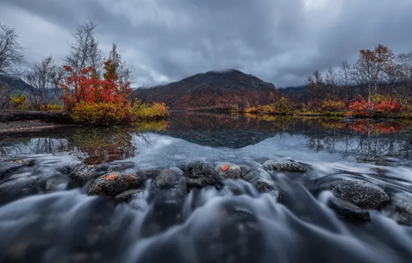 Осень, лес, облака, горы, тучи, озеро, камни, пасмурно