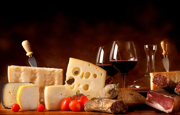 Картинка вино, сыр, бокалы, хлеб, мясо, кувшин, помидоры