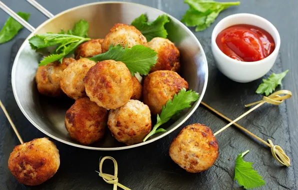 Мясо, соус, тефтели
