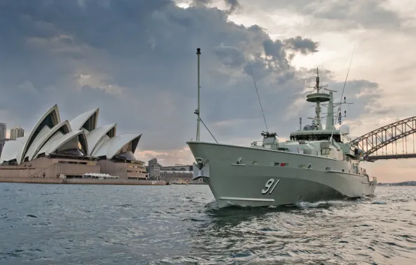 Картинка Сидней, Опера, Королевский австралийский военно-морской флот, Сторожевой катер типа «Армидейл», HMAS Bundaberg (ACPB 91)