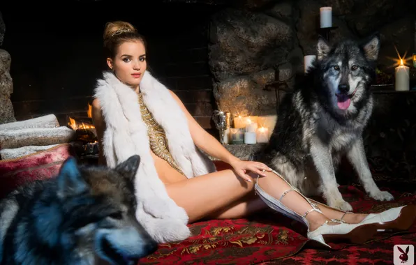 Stone, wolf, coat, belly, candle, earring, tiara, Roos Van Montfort