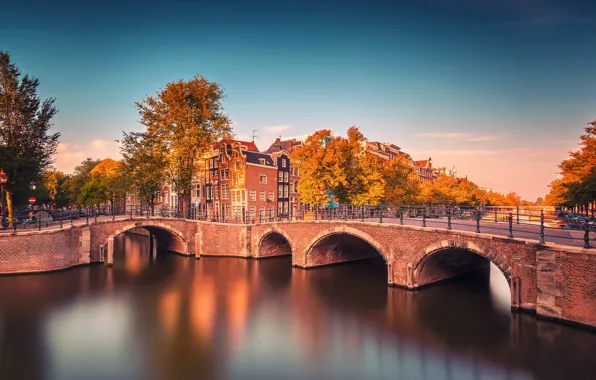 Картинка осень, деревья, мост, город, река, здания, Амстердам, канал