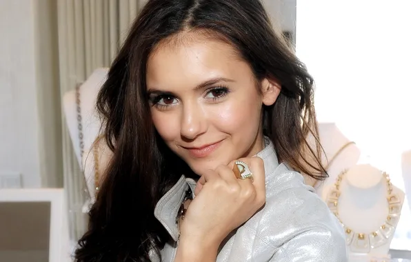Девушка, актриса, кольцо, красавица, сериал, Нина Добрев, The Vampire Diaries, дневники вампира