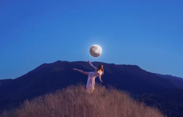 Девушка, луна, танец, Lichon, Passing the moon