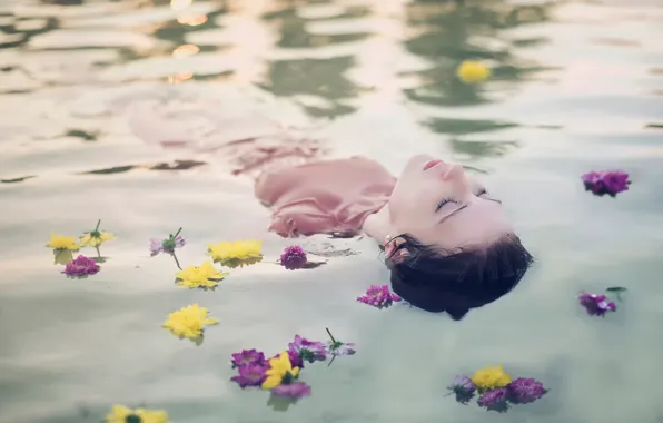 Картинка девушка, цветы, в воде, Andrea Peipe