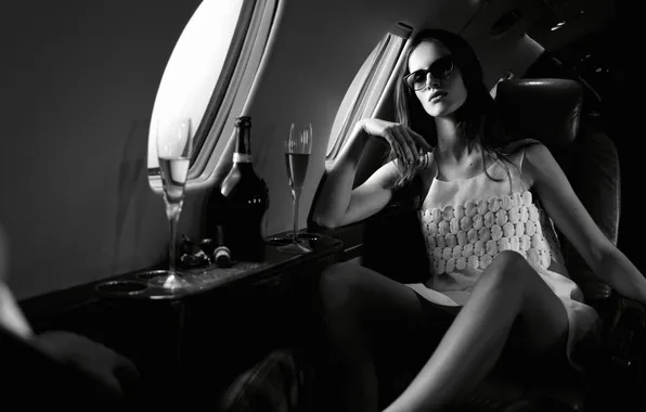 Картинка девушка, бокал, бутылка, самолёт, kai van mil