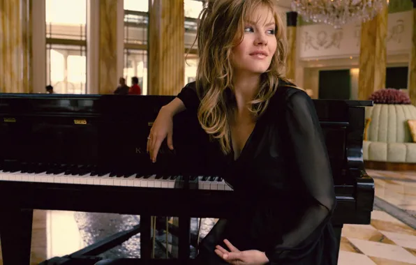 Piano, blonde, elisha curthbert