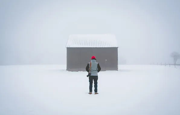 Картинка зима, снег, назад, человек, капот, жилье, свитер