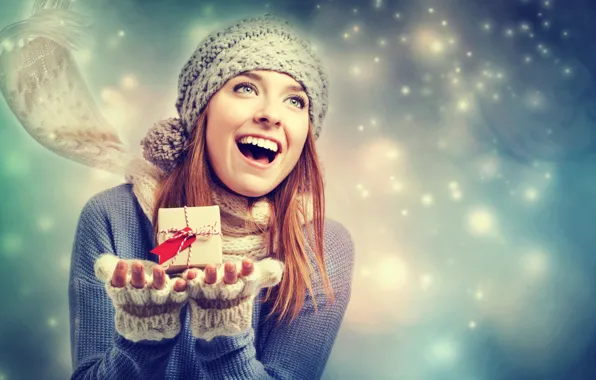 Девушка, снег, радость, подарок, шапка, шарф, свитер, коробочка