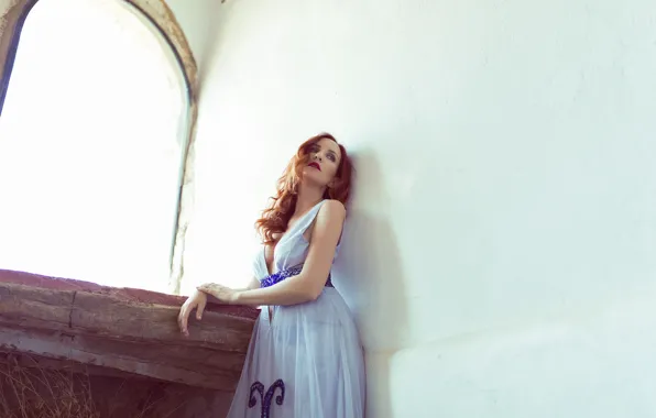 Картинка девушка, лицо, стена, волосы, дома, платье