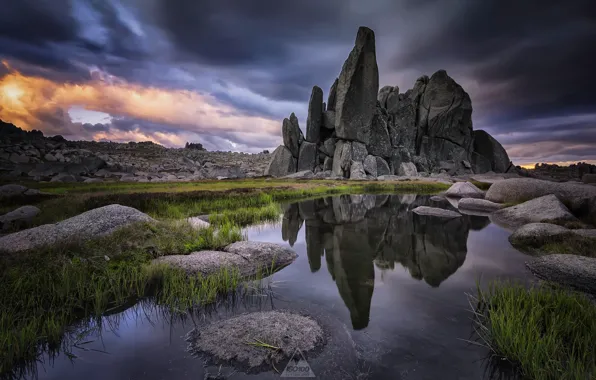 Картинка небо, трава, вода, облака, отражения, камни, скалы, Австралия