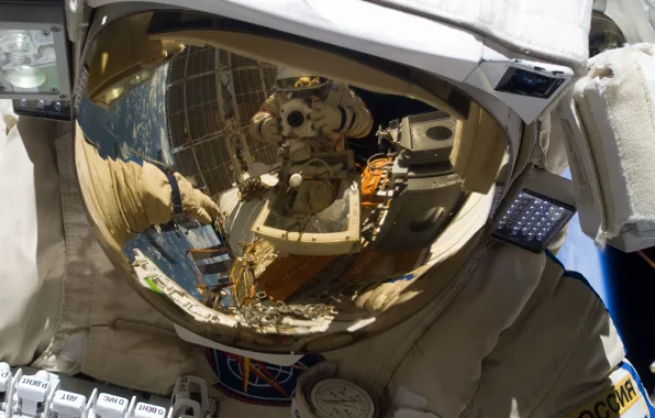 Картинка отражение, Космос, шлем, Российский космонавт, скафандр Орлан МК