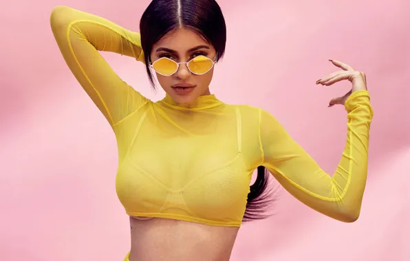 Картинка брюнетка, знаменитость, Kylie Jenner