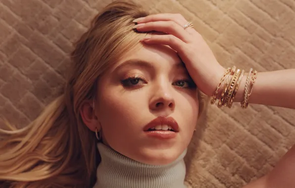 Взгляд, девушка, украшения, лицо, волосы, рука, губы, Sydney Sweeney