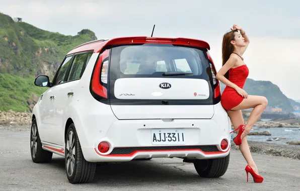 Девушки, азиатка, красивая девушка, белый авто, красивое платье, Kia Soul, позирует над машиной