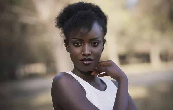 Картинка взгляд, девушка, фон, модель, темнокожая