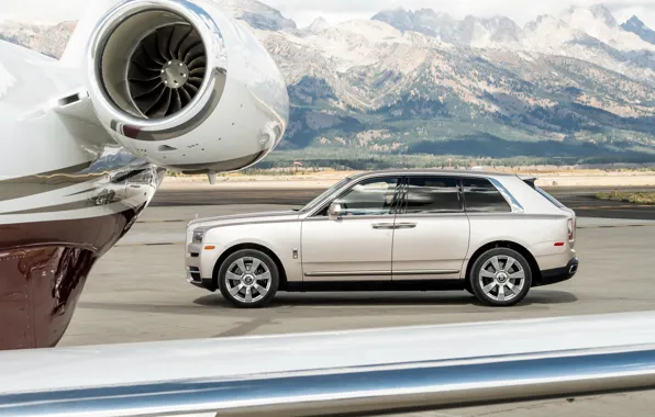 Rolls-Royce, вид сбоку, 2018, Cullinan